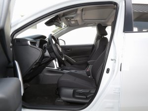 2023款2.0L 精英版 前排空间