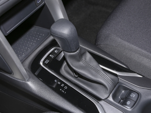 2023款双擎 2.0L 先锋版 换挡杆