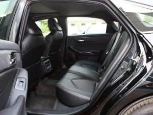 2023款2.5L 豪华版 后排空间