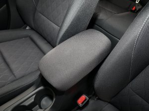 2023款双擎 1.8L E-CVT先锋版 中央扶手箱