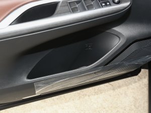2023款双擎 2.5L CVT四驱尊享版 前门储物空间