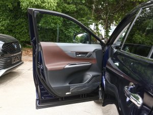 2023款双擎 2.5L CVT四驱尊享版 驾驶位车门