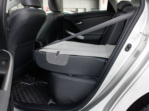 2012款1.8L CVT豪华版 后排座椅放倒