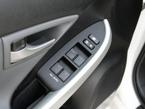 2012款1.8L CVT标准版 主驾车窗控制区	