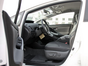 2012款1.8L CVT标准版 前排空间