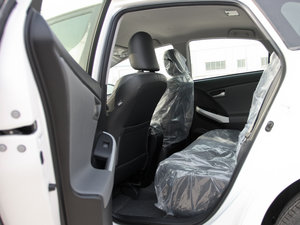 2012款1.8L CVT标准版 后排空间