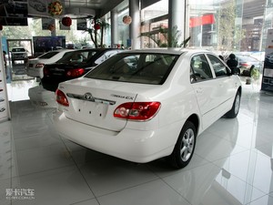 2010款1.6L 自动豪华版 整体外观