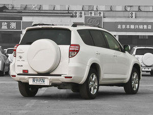 2012款2.0L 自动两驱豪华版 整体外观