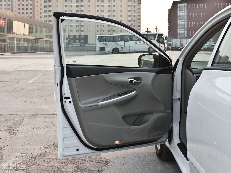 2012��_�� 1.6L GL MT���b��