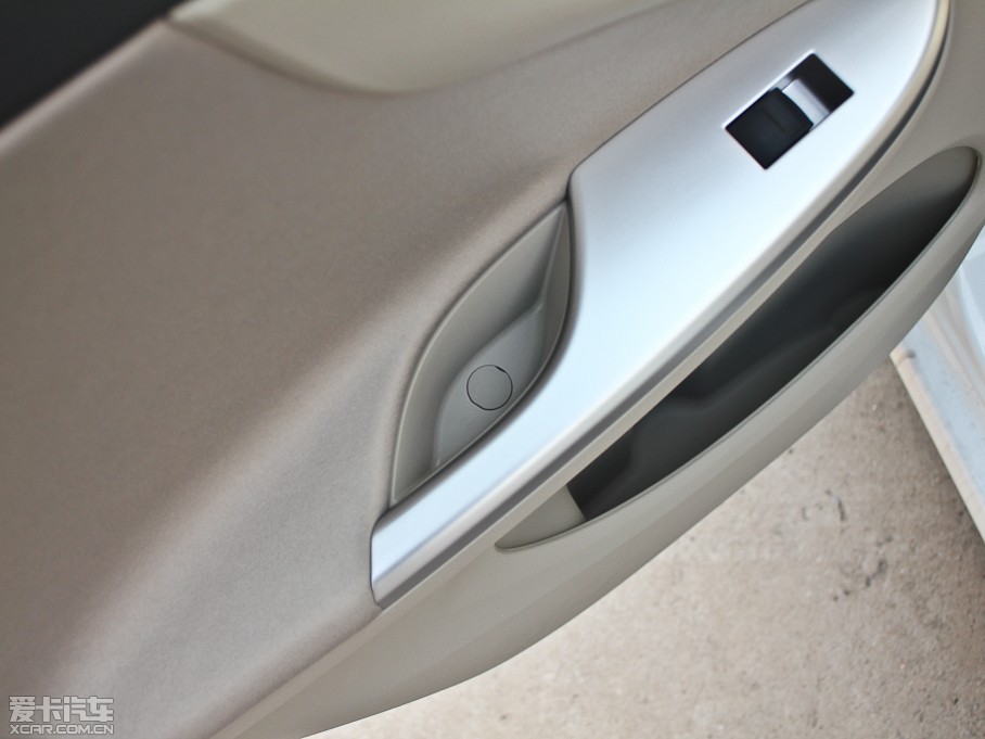 2012��_�� 1.6L GL MT���b��