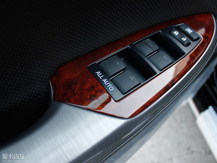 2012ʹ 2.5L Royal Ƥ