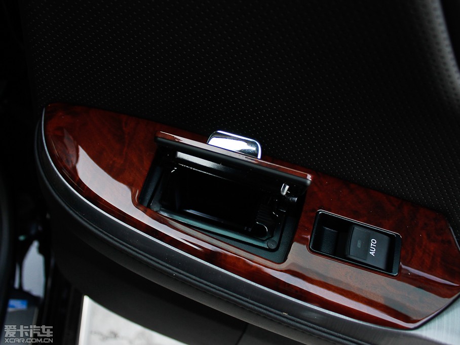 2012ʹ 2.5L Royal Ƥ