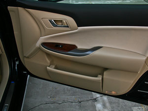 20122.5L Royal Saloon g