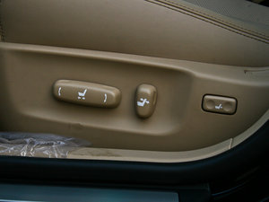 20122.5L Royal Saloon {{