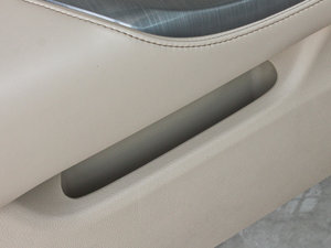 2012款2.5L Royal 真皮版 空间座椅
