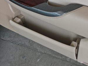 2012款2.5L Royal 真皮版 空间座椅