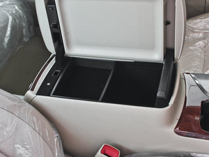 2012款2.5L Royal 真皮版 空间座椅