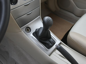 2013款1.6L 手动卓越版 换挡杆