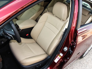 2013款2.5V 尊锐导航版 主驾驶座椅