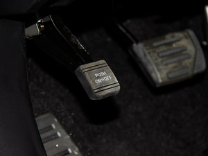2013款2.5V 尊锐导航版 驻车制动器