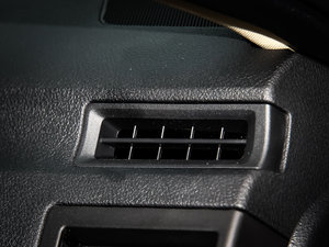 2013款2.5V 尊锐导航版 中控区