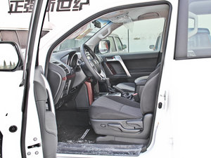 2014款4.0L V6 TX 前排空间