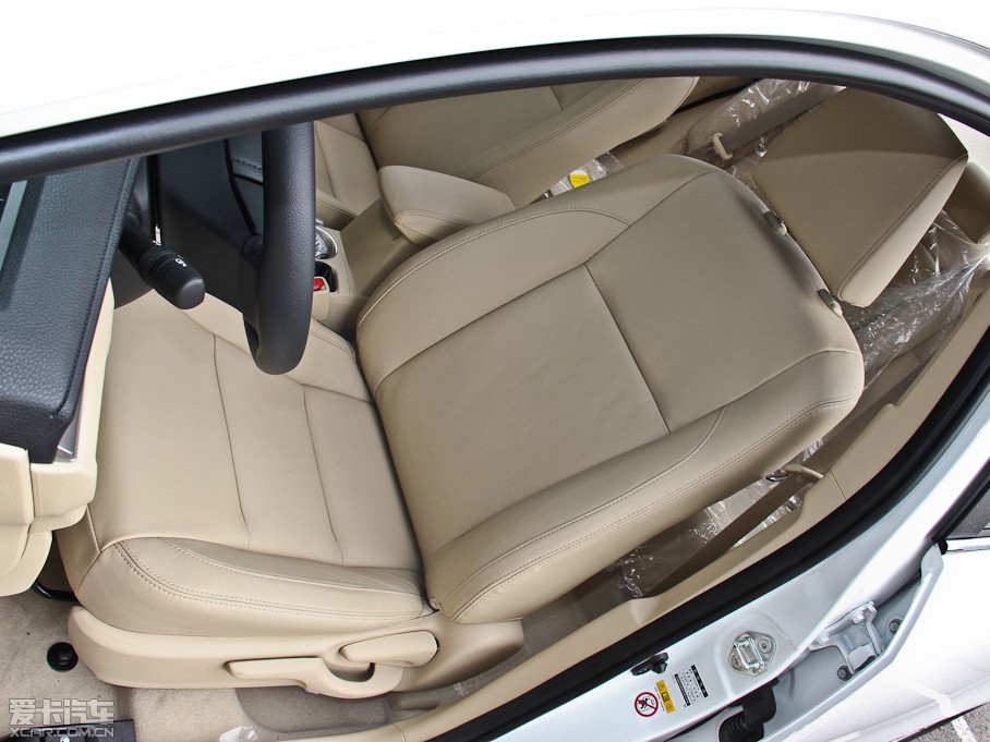 2014_ 1.6L CVT GL-iƤ