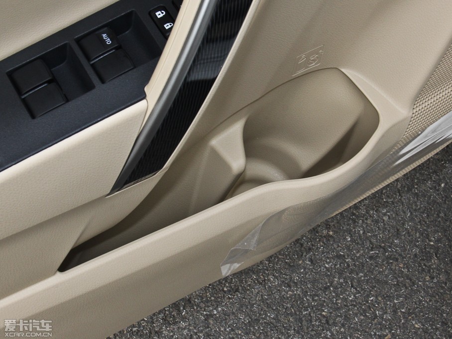 2014_ 1.6L CVT GL-iƤ