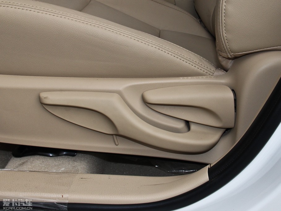 2014_ 1.6L CVT GL-iƤ