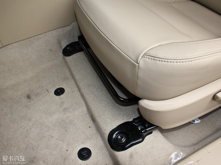 2014��_�� 1.6L CVT GL-i��Ƥ��