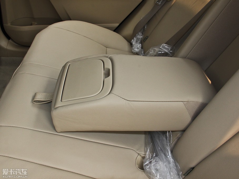 2014_ 1.6L CVT GL-iƤ