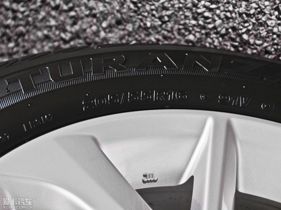 2014_ 1.6L CVT GLX-i