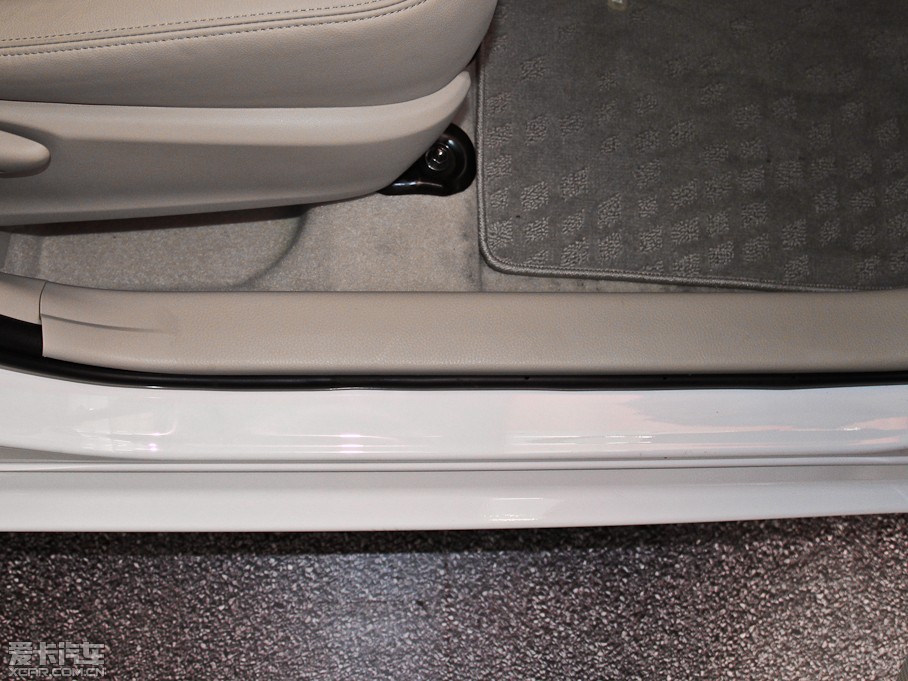 2014_ 1.6L CVT GLX-i