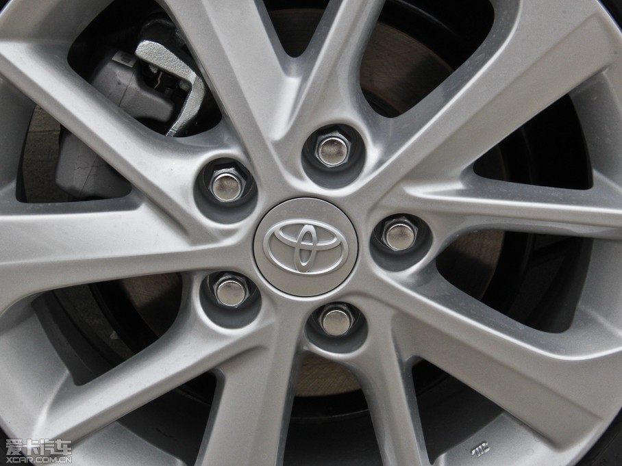 2014_ 1.8L CVT GLX-i