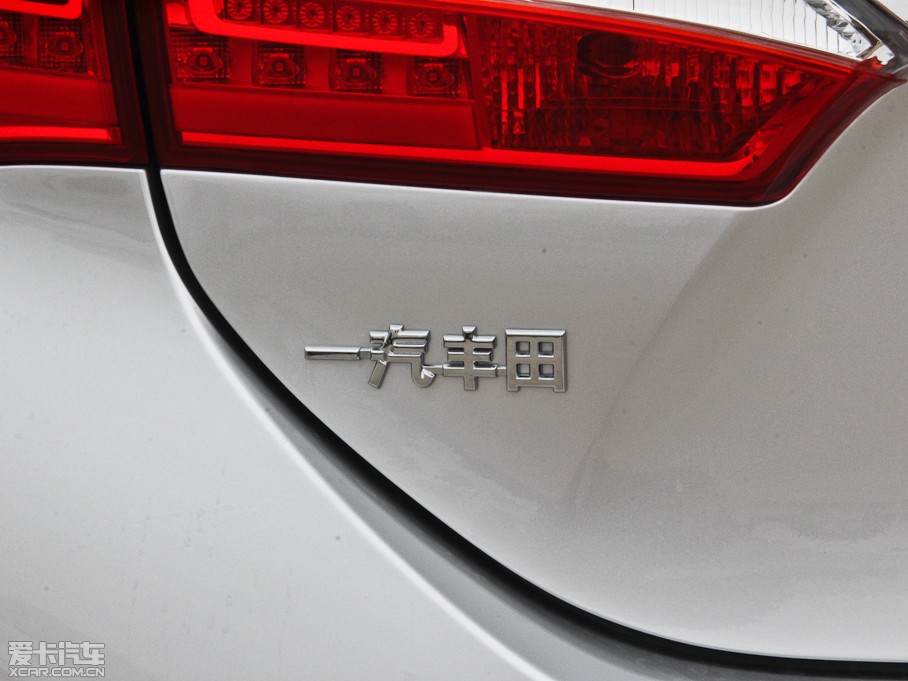 2014_ 1.8L CVT GLX-i