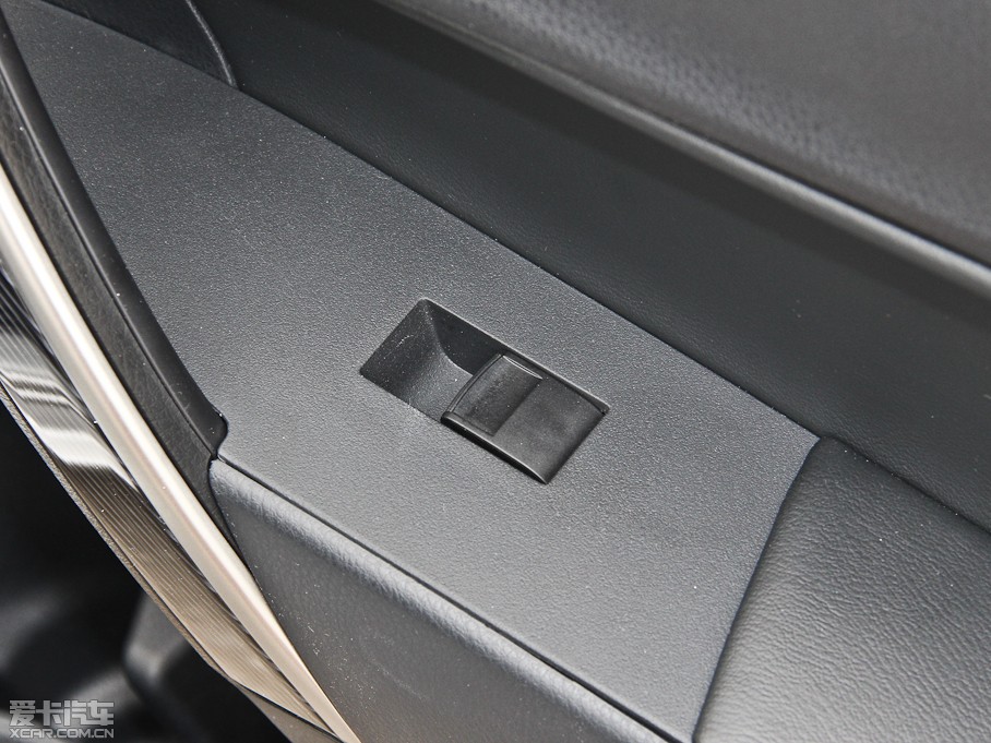 2014��_�� 1.8L CVT GLX-i