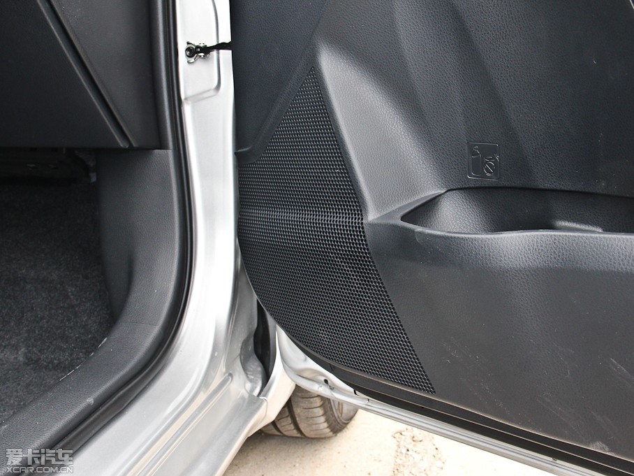 2014��_�� 1.8L CVT GLX-i