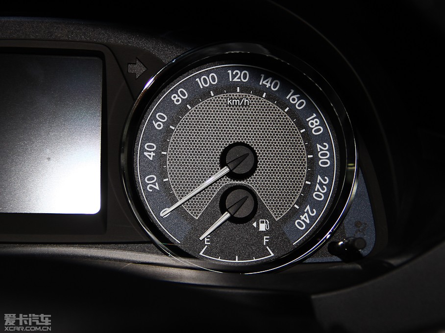 2014_ 1.6L CVT GLX-i