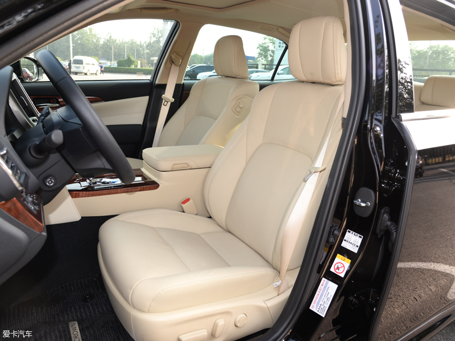 一汽豐田2015款皇冠