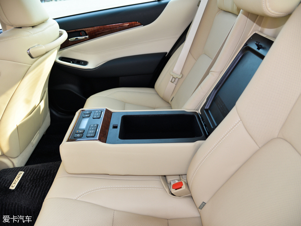 一汽豐田2015款皇冠