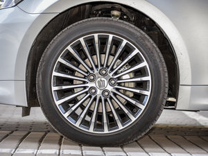 2015款2.5L 豪华版 细节外观