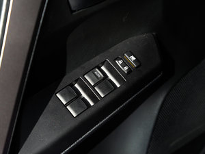 2016款2.0L CVT两驱风尚版 主驾车窗控制区	