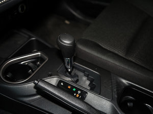 2016款2.0L CVT两驱风尚版 换挡杆