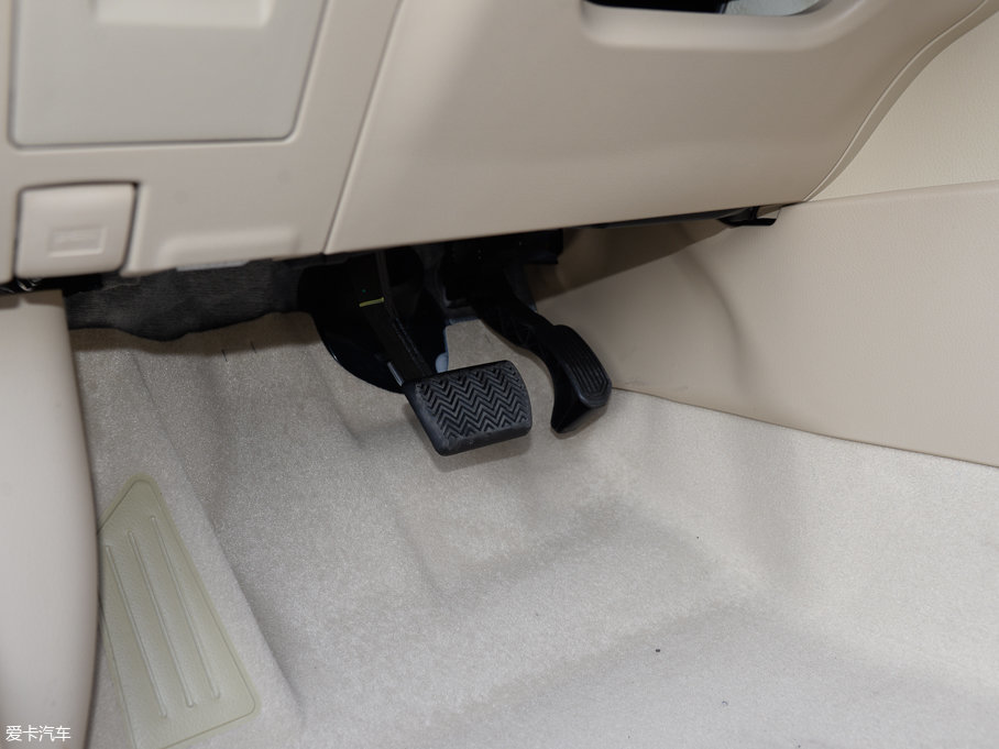 2017_ 1.2T CVT GL-iƤ؄e