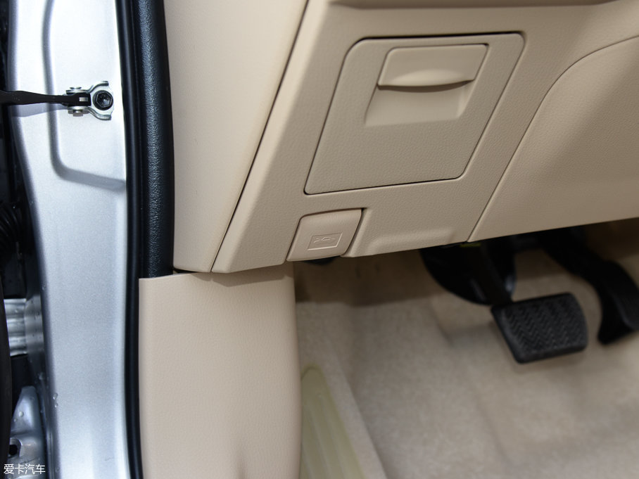 2017_ 1.2T CVT GL-iƤ؄e