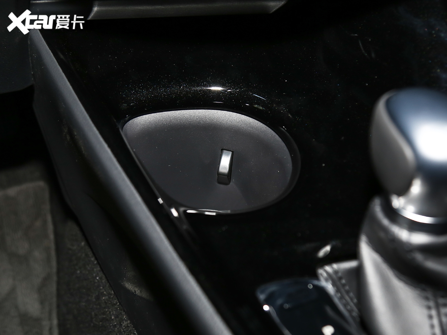 2018���ȝ�IZOA 2.0L �����촰��