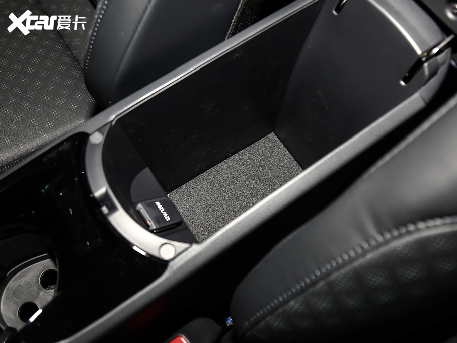 2018���ȝ�IZOA 2.0L �����촰��