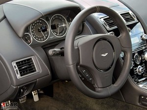 2009款6.0L 手动硬顶 方向盘