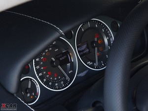 2009款6.0L 手动硬顶 仪表