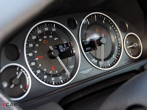 2009款6.0L 手动硬顶 仪表
